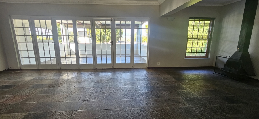 To Let 4 Bedroom Property for Rent in Lemoenkloof Western Cape